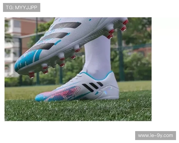 长钉设计提升抓地力 轻量儿童足球鞋让小球员快速起步与灵活转身